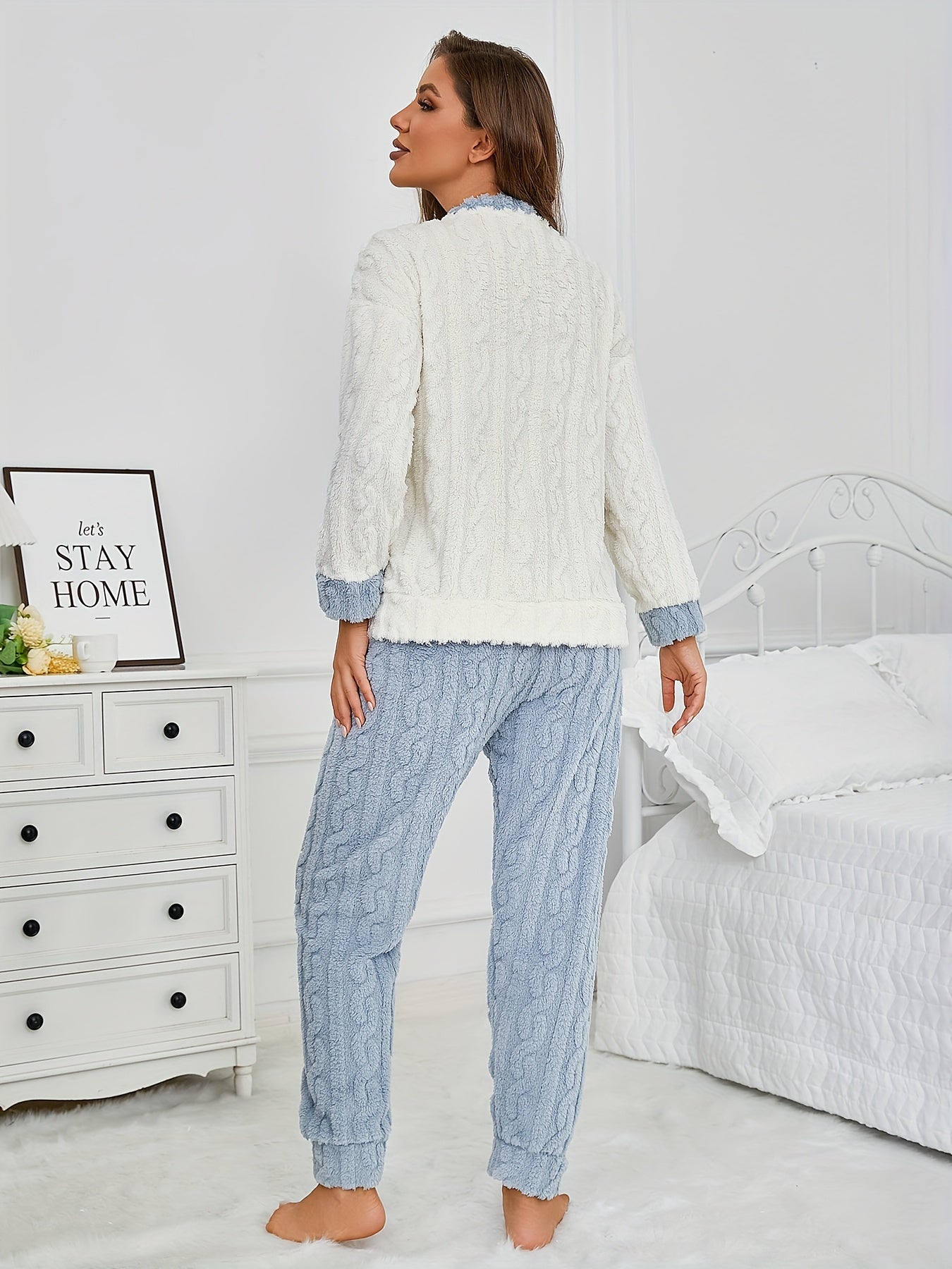 1 Set Polyester Comfortable Loose Fit Women's Cute Teddy & Cartoon Embroidered Fleece Pajama Set, Long Sleeve Crew Neck Top and Long Pants for Winter Sleepwear