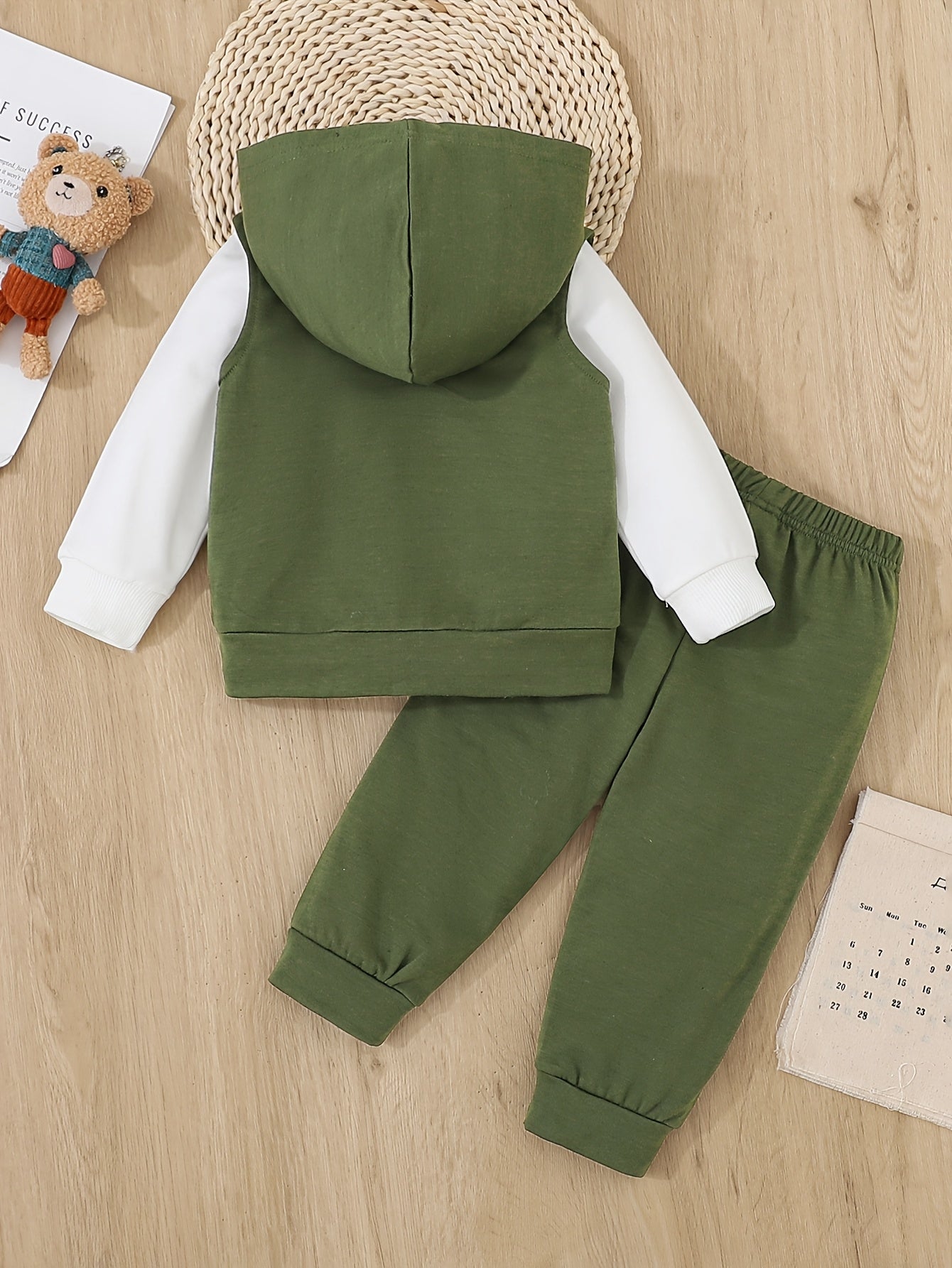 A 3pcs Set for Baby Boys Featuring a Hoodie with Bear And a Vest - Casual Sportswear with Zipper Details, Machine Washable - Perfect for Spring And Autumn, Ideal for Outdoor Activities.