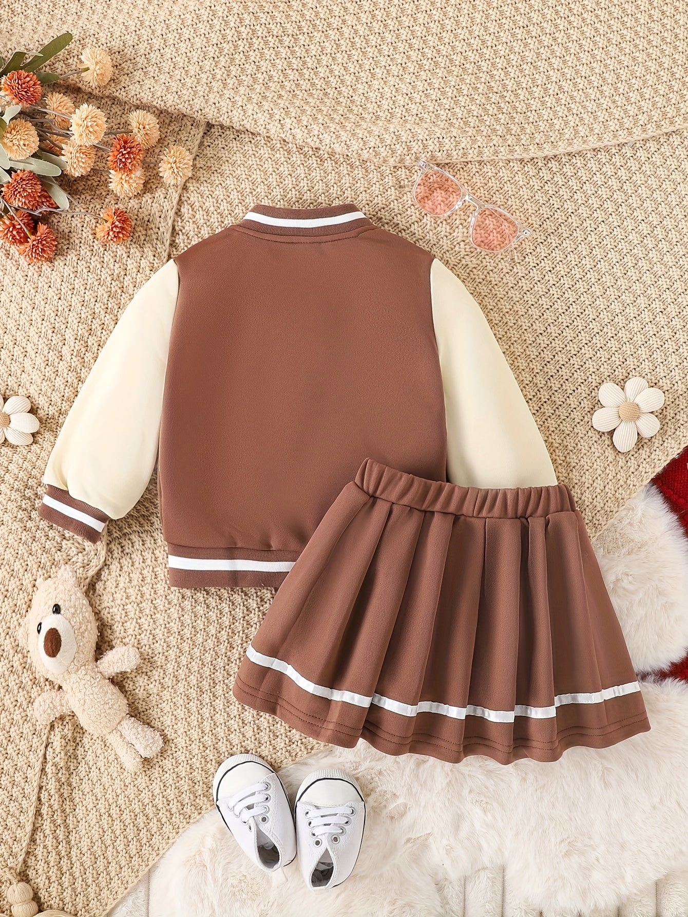 Girls' American Style Patchwork Baseball Jacket & Preppy Pleated Skirt Set, Long Sleeve Crew Neck with Alphabet Applique, Knee-Length Regular Fit for Fall/Winter, Perfect for Outdoor