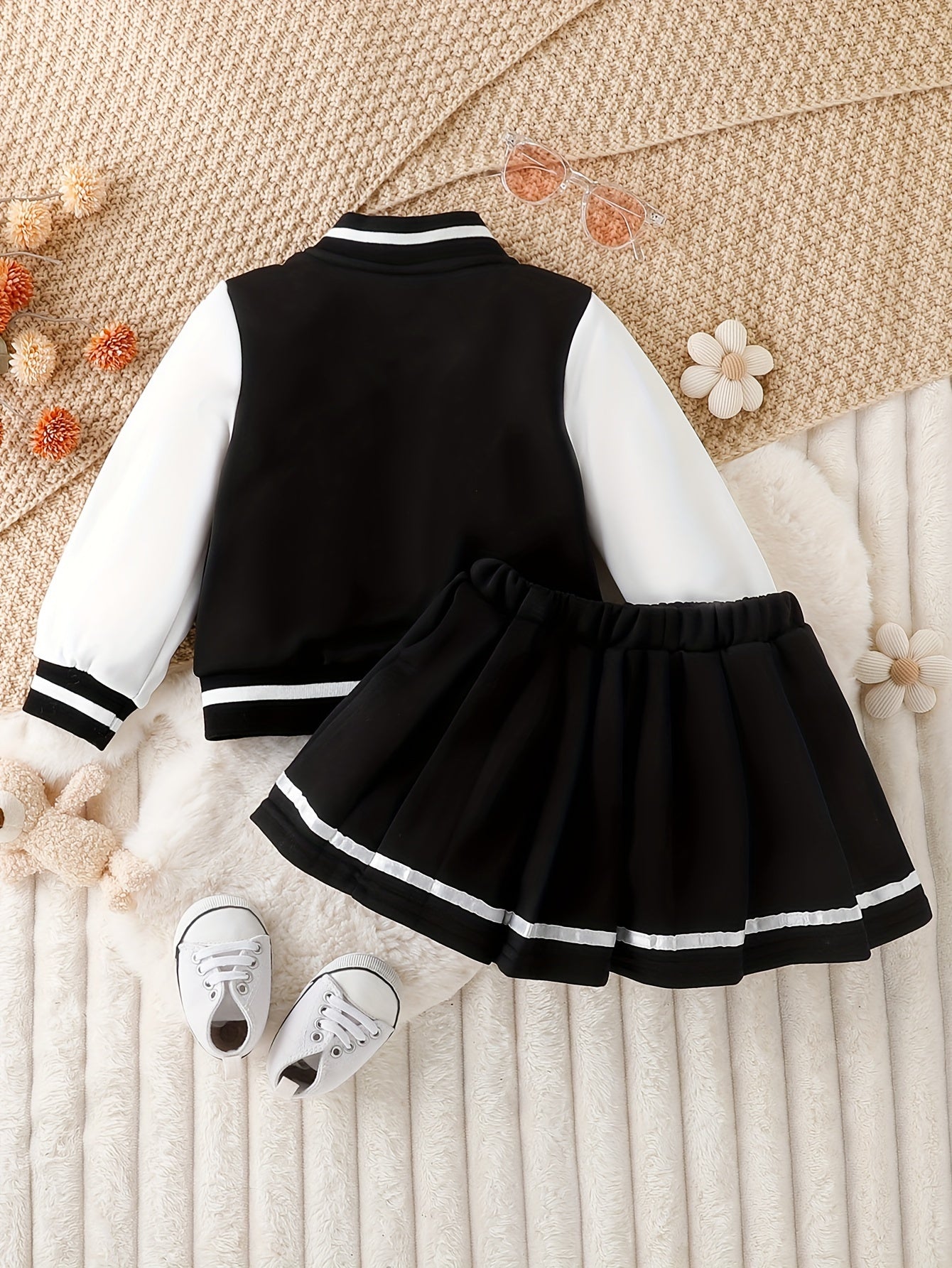 Girls' American Style Patchwork Baseball Jacket & Preppy Pleated Skirt Set, Long Sleeve Crew Neck with Alphabet Applique, Knee-Length Regular Fit for Fall/Winter, Perfect for Outdoor