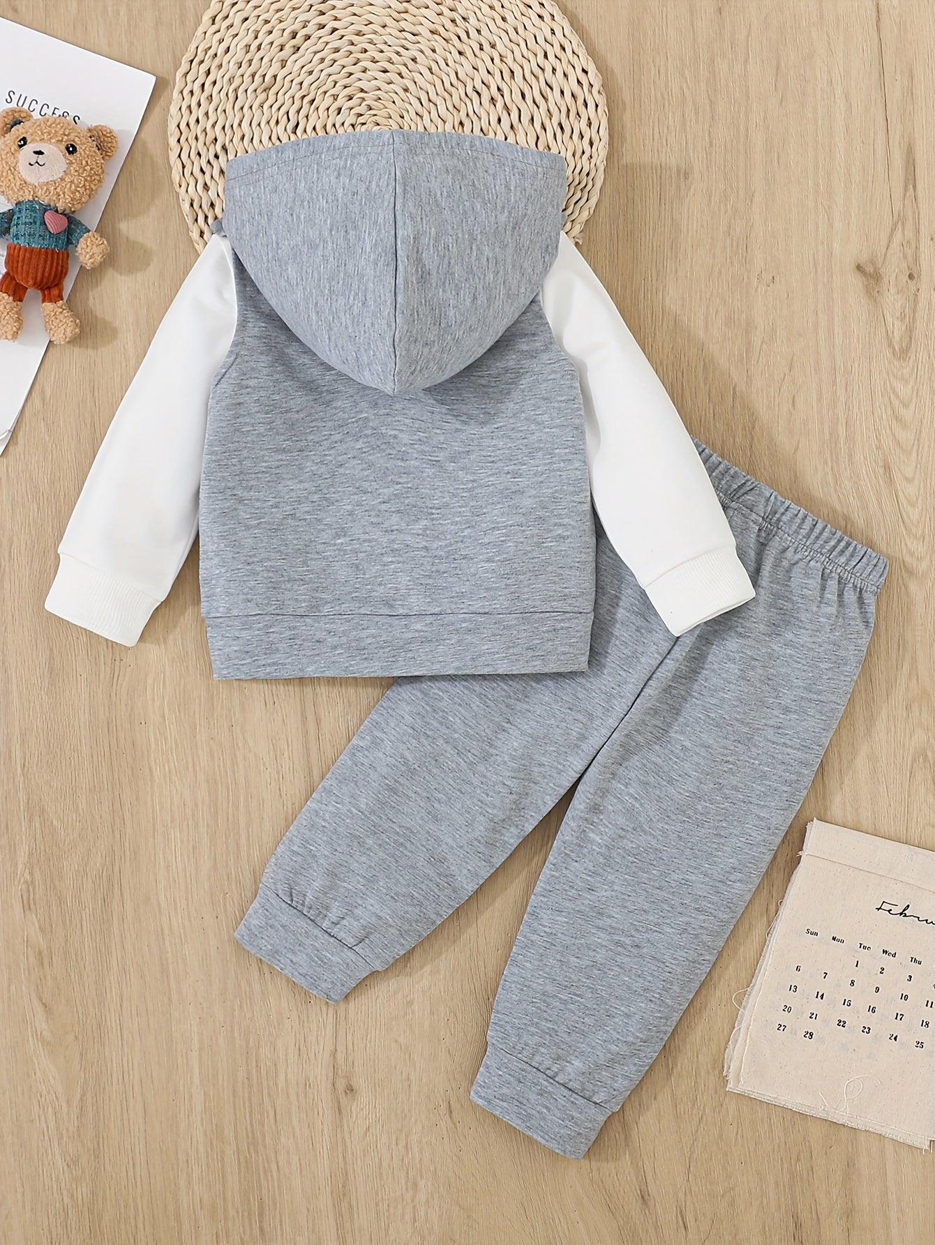 A 3pcs Set for Baby Boys Featuring a Hoodie with Bear And a Vest - Casual Sportswear with Zipper Details, Machine Washable - Perfect for Spring And Autumn, Ideal for Outdoor Activities.