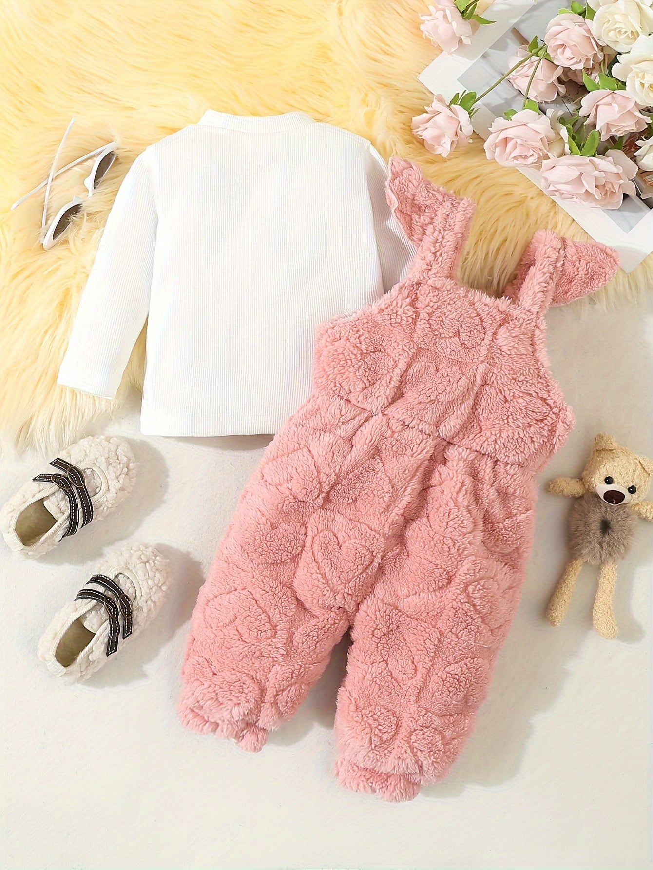 Adorable 2pcs Girls' Outfit Set - Cozy Long Sleeve Top & Heart Pattern Fleece Overalls with Bow Detail, Machine Washable, Perfect for Outdoor