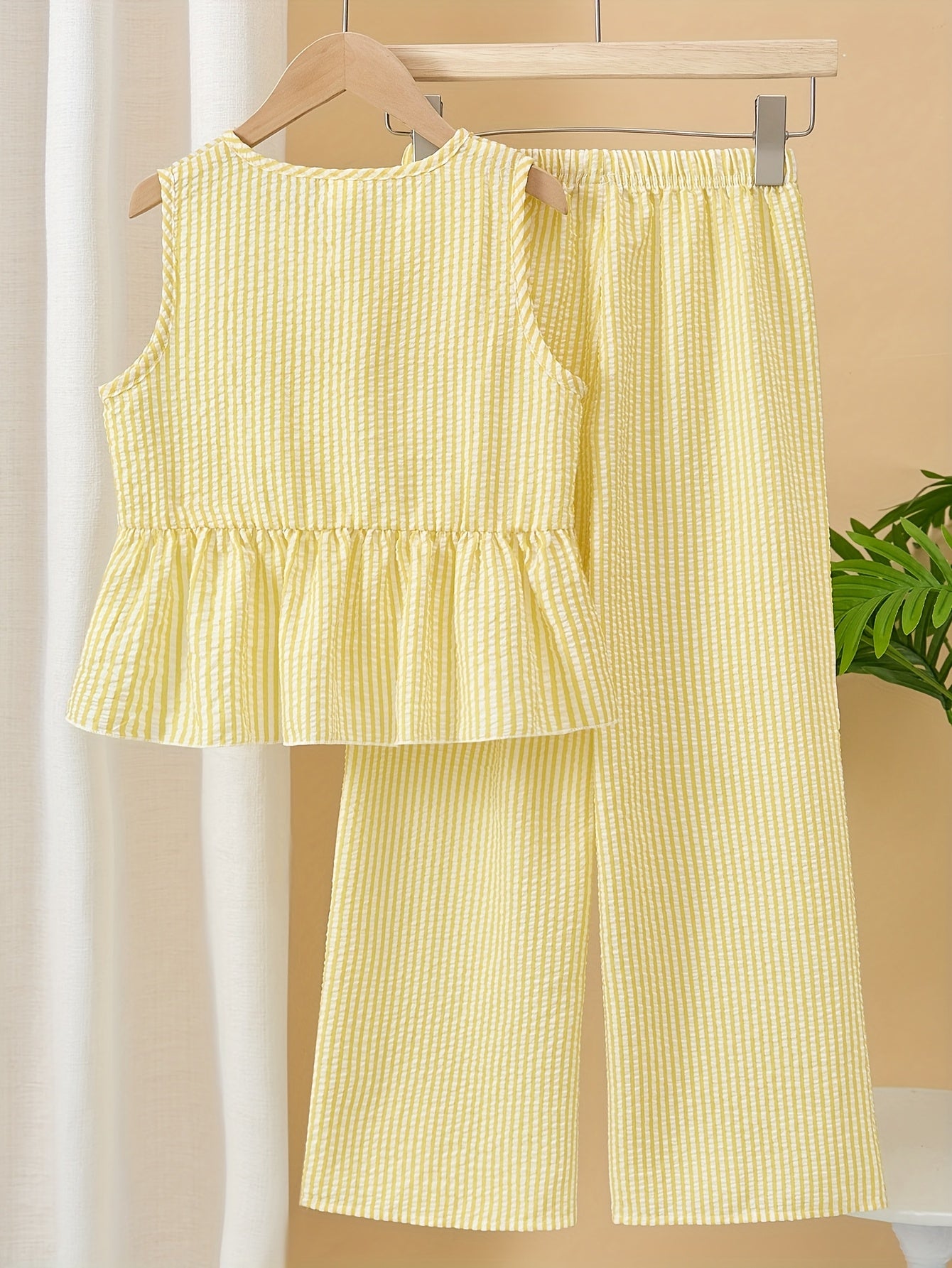Girls' New Fashion Striped Ruffle Top + Casual Wide-Leg Pants Two-Piece Set, Perfect for Outdoor
