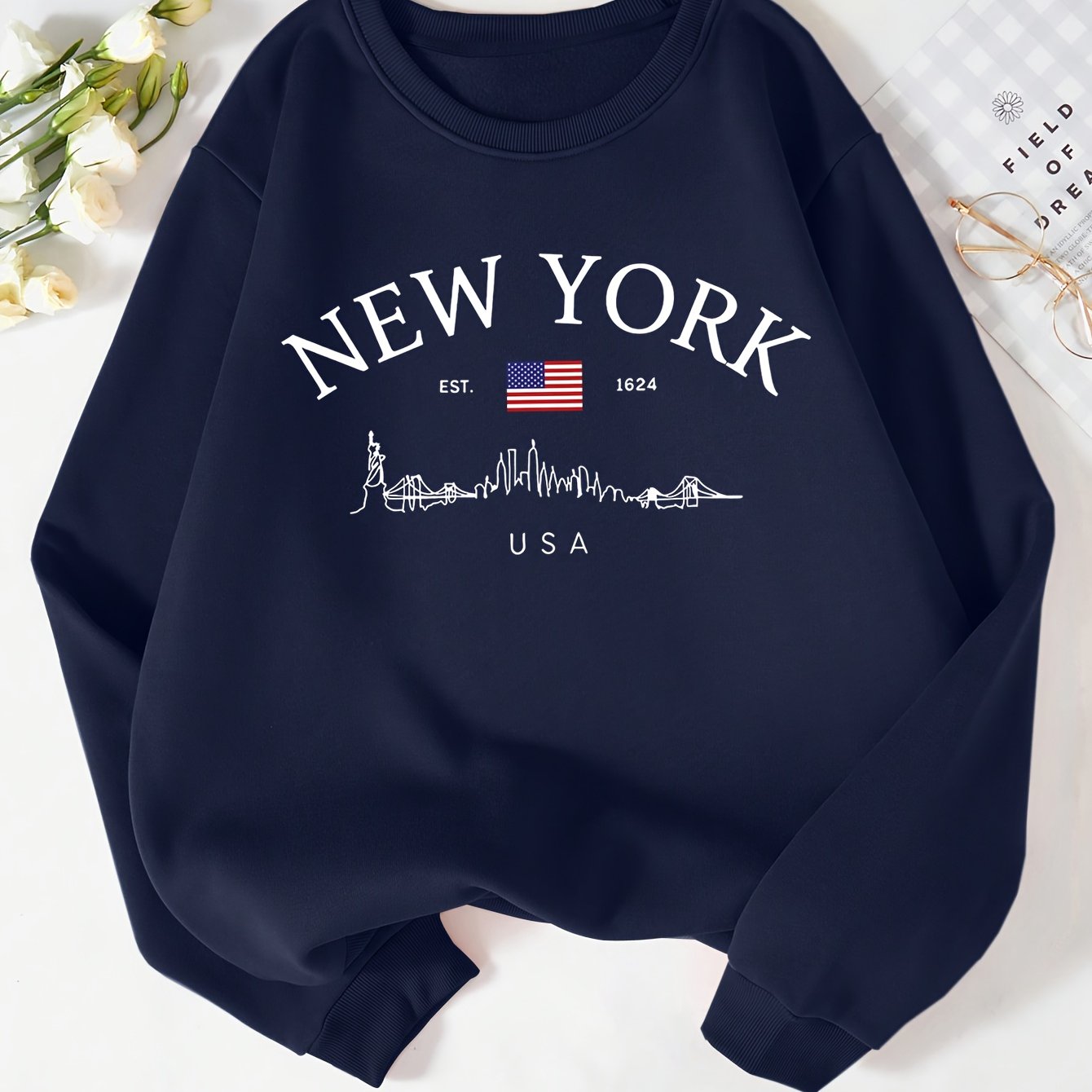 Women's New York 1624 Graphic Plush-Lined Sweatshirt - Patriotic NYC Skyline & American Flag Print, Cozy Round Neck Long Sleeve Pullover for Fall Winter Casual Wear, Comfortable Hline