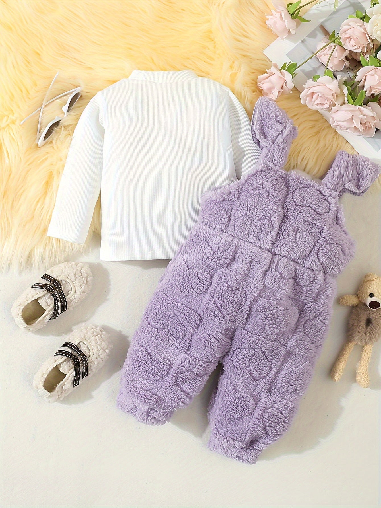 Adorable 2pcs Girls' Outfit Set - Cozy Long Sleeve Top & Heart Pattern Fleece Overalls with Bow Detail, Machine Washable, Perfect for Outdoor