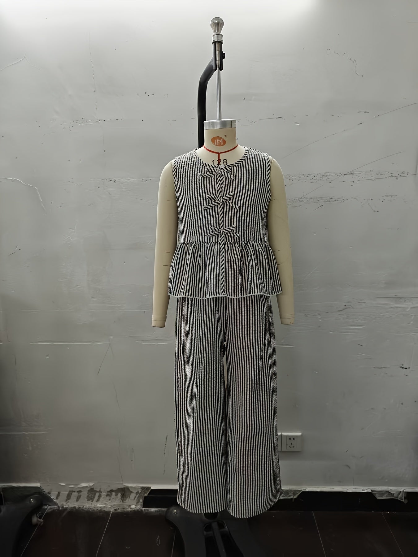 Girls' New Fashion Striped Ruffle Top + Casual Wide-Leg Pants Two-Piece Set, Perfect for Outdoor
