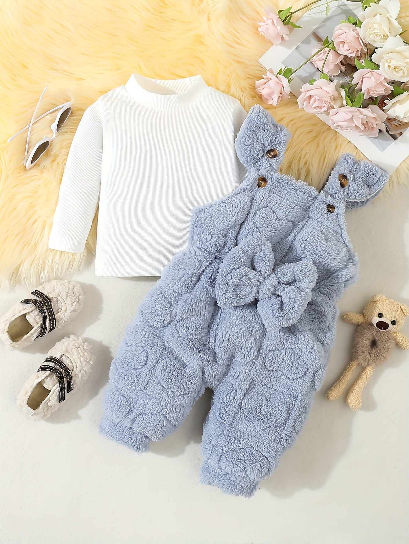 Adorable 2pcs Girls' Outfit Set - Cozy Long Sleeve Top & Heart Pattern Fleece Overalls with Bow Detail, Machine Washable, Perfect for Outdoor
