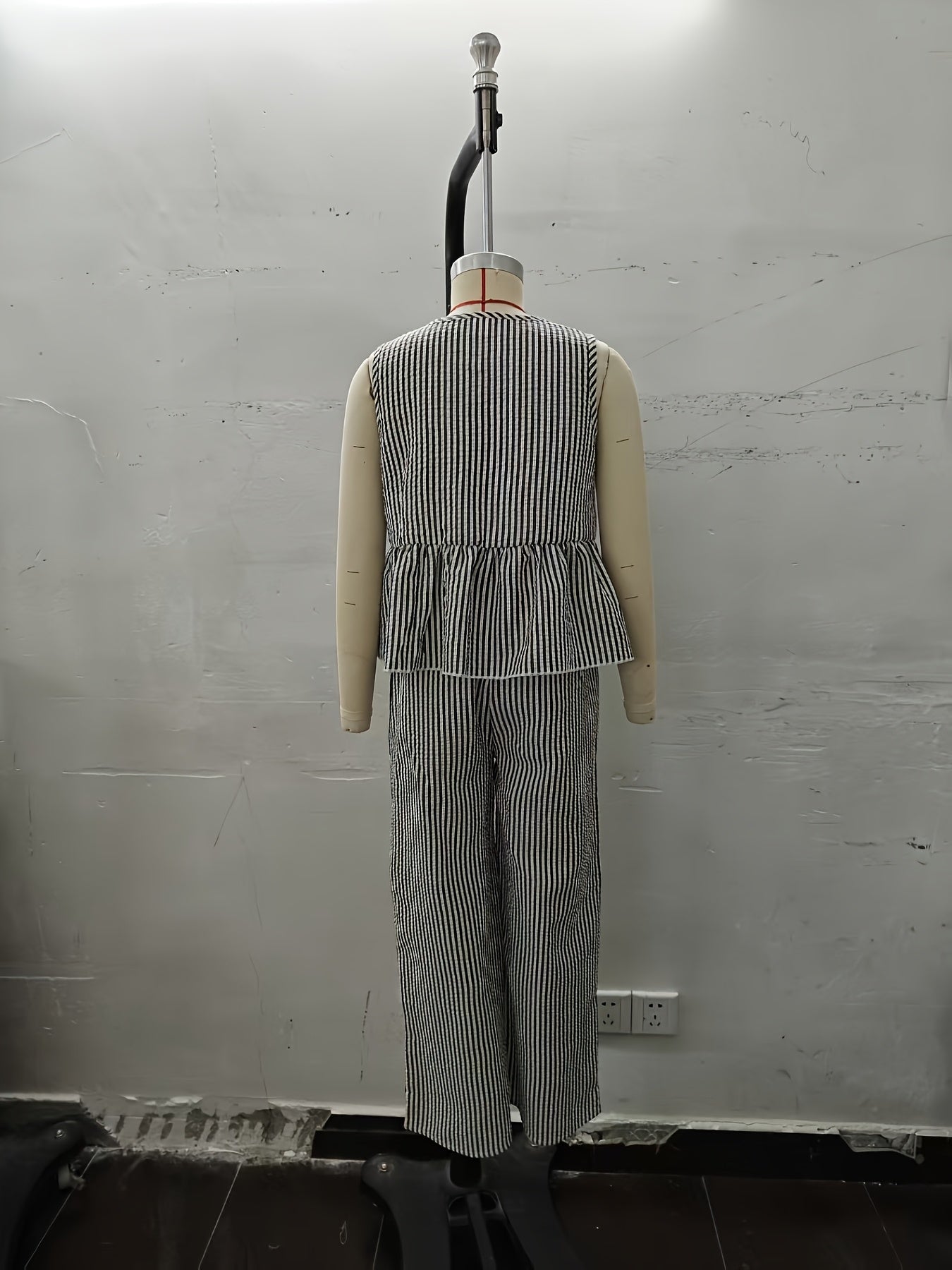 Girls' New Fashion Striped Ruffle Top + Casual Wide-Leg Pants Two-Piece Set, Perfect for Outdoor