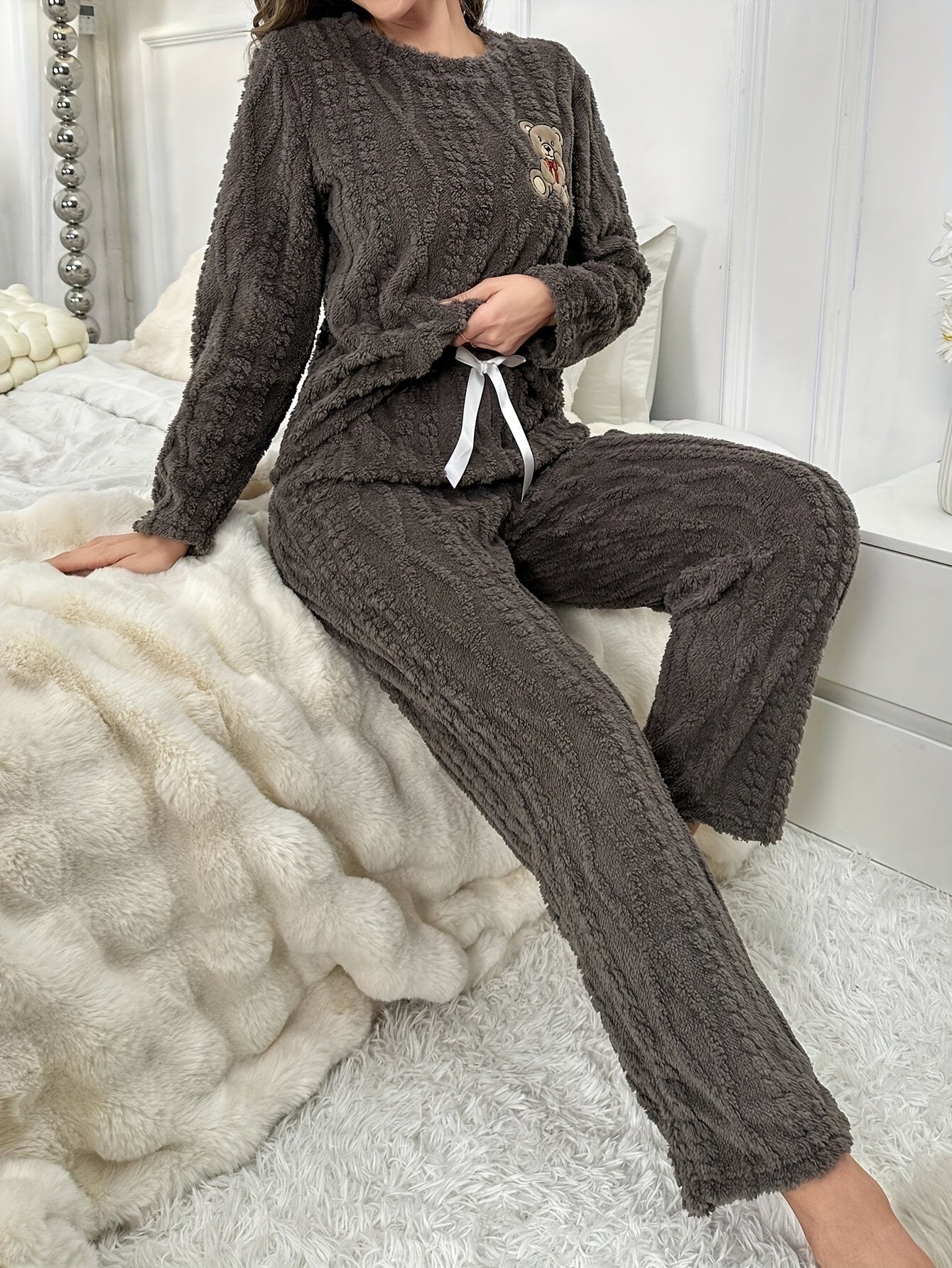 [Plush Pajamas] Autumn Winter Plush Pajamas for Women | Thickened Coral Velvet Long Sleeve Top with Round Neck, Pants Set, Cute Bear Embroidery Cartoon Warm Suit, Comfortable Casual Outfit