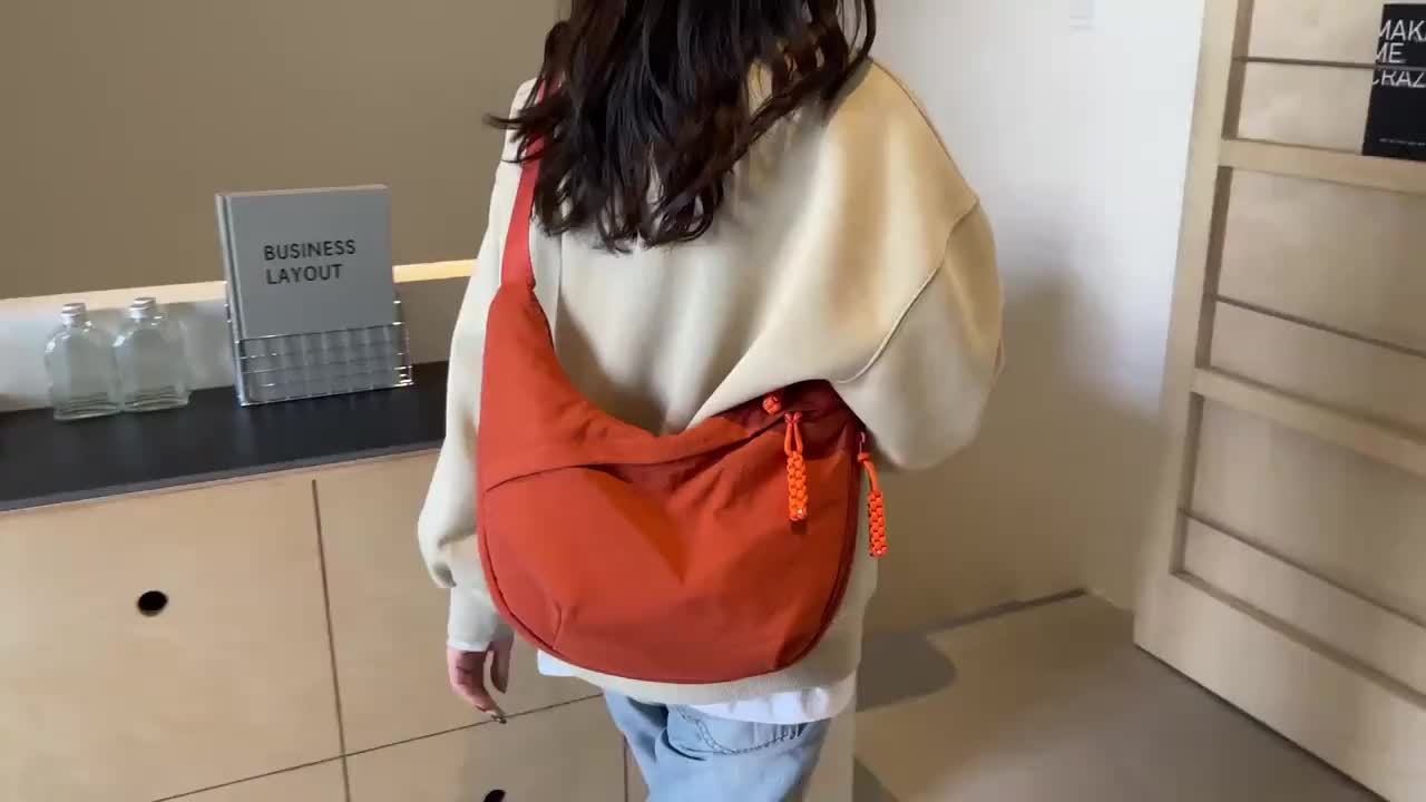 [Chic Crossbody Bag] Durable & Lightweight Crossbody Bag | Chic Nylon Solid Colors, Multiple Pockets, Adjustable Strap, Suitable for Outdoor Activities, Commute, And School