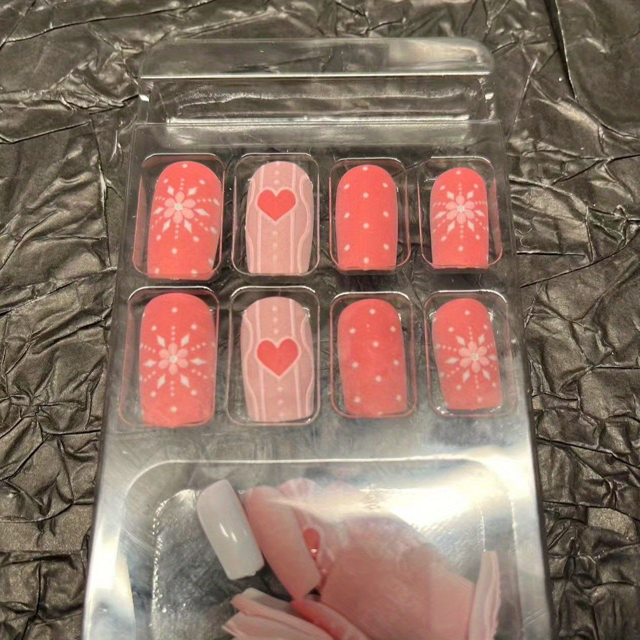 24pcs of Girlie Pink Sweet Heart-Shaped French Matte Textured False Nails Ready to Wear.