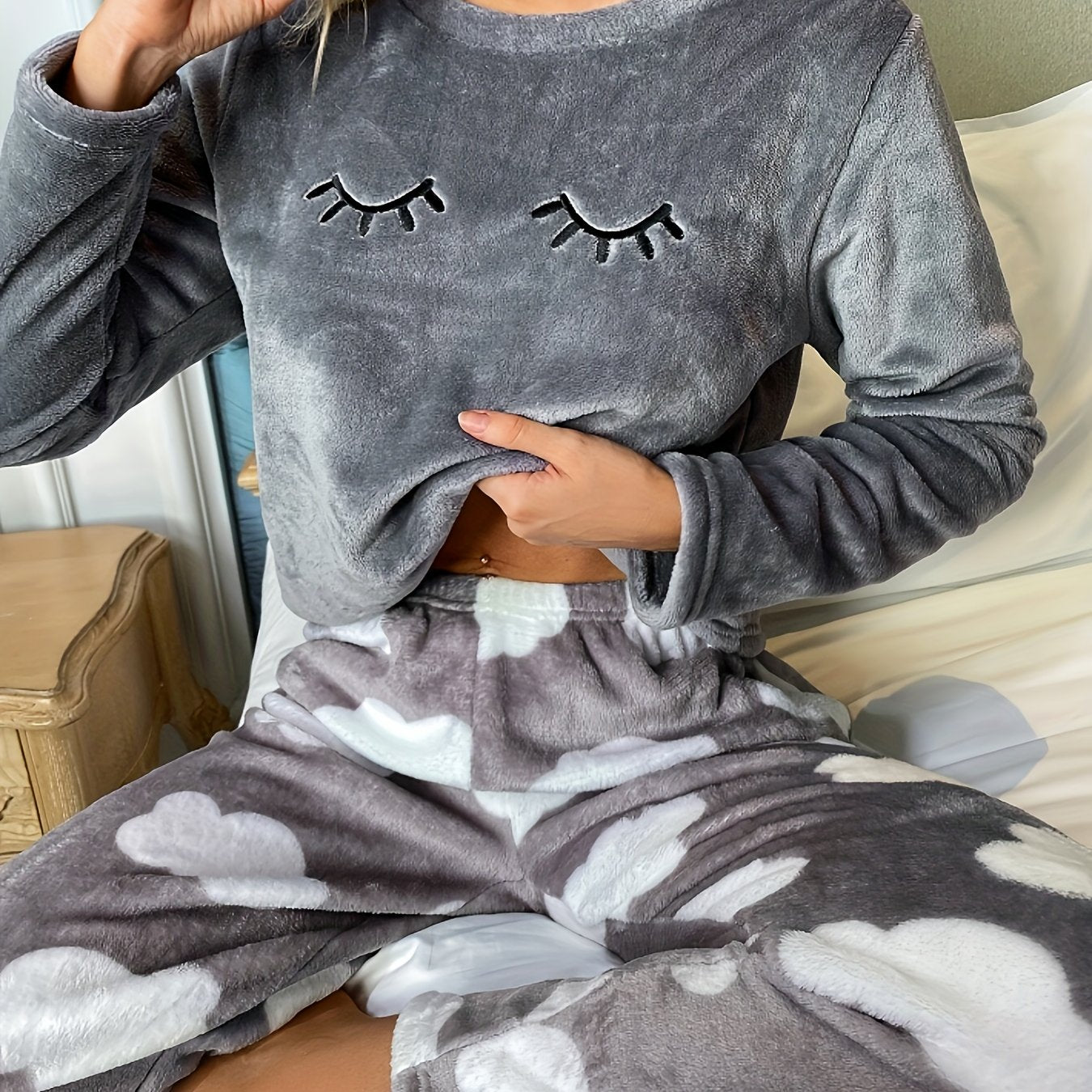 1set Women's Cozy Flannel Pajama Set, Cartoon Cloud Print, Casual Round Neck, Knitted Fabric, Adult Loungewear for Autumn/Winter