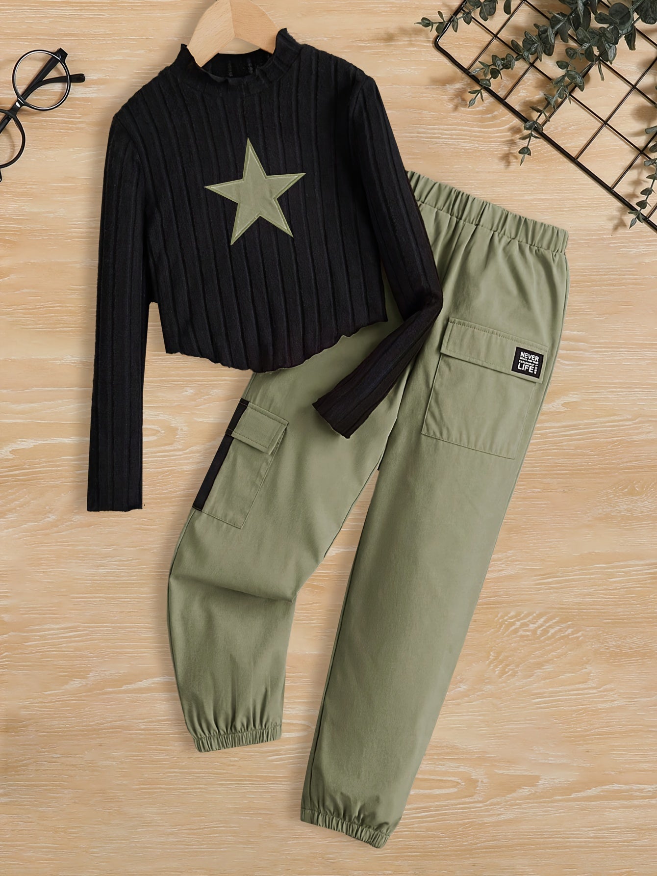 [Girls' Top Set] Girls' Fashion - Cartoon Embroidered Star Long Sleeve Top and Green Overalls Set - Perfect for Outdoor