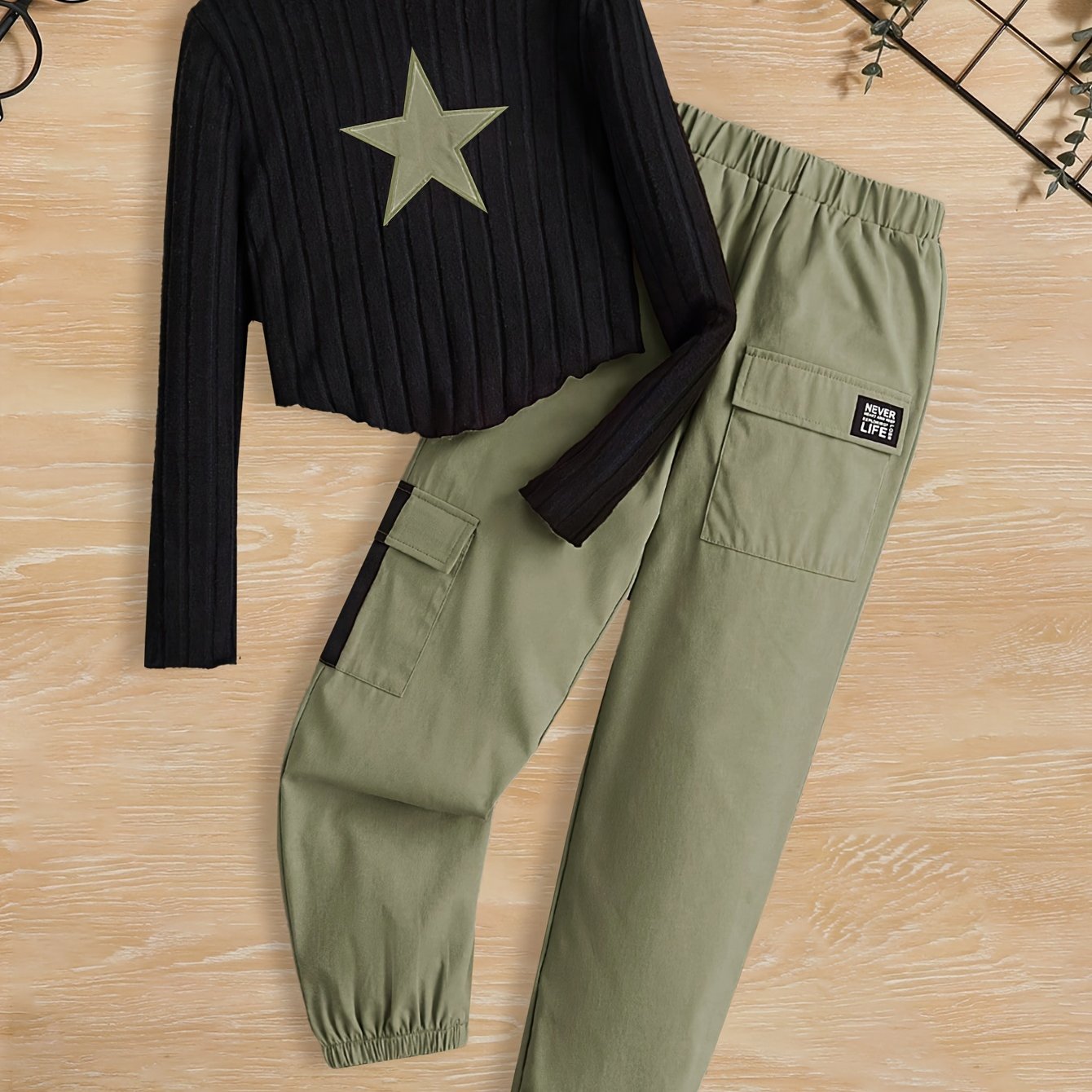 [Girls' Top Set] Girls' Fashion - Cartoon Embroidered Star Long Sleeve Top and Green Overalls Set - Perfect for Outdoor