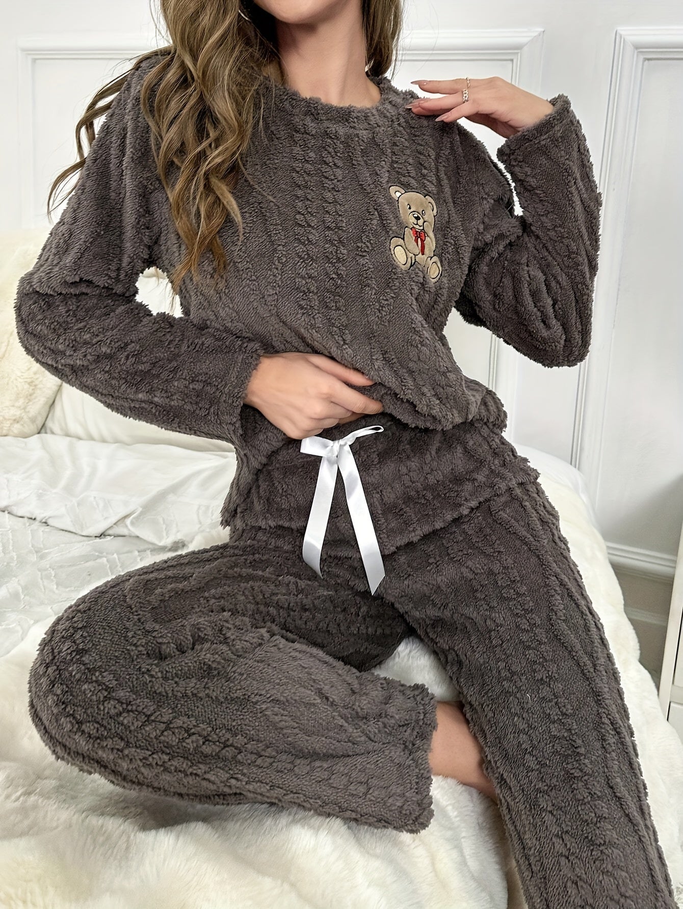 [Plush Pajamas] Autumn Winter Plush Pajamas for Women | Thickened Coral Velvet Long Sleeve Top with Round Neck, Pants Set, Cute Bear Embroidery Cartoon Warm Suit, Comfortable Casual Outfit