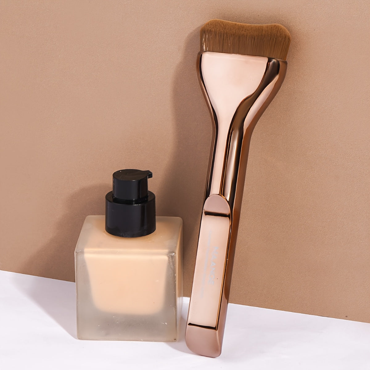 [MAANGE Makeup Brush] MAANGE Soft Nylon Foundation Brush - Travel-Friendly Makeup Brush for Even Application, Metal Handle, Ideal for All Skin Types, Perfect Mother's Day Gift, Essential Makeup Brush