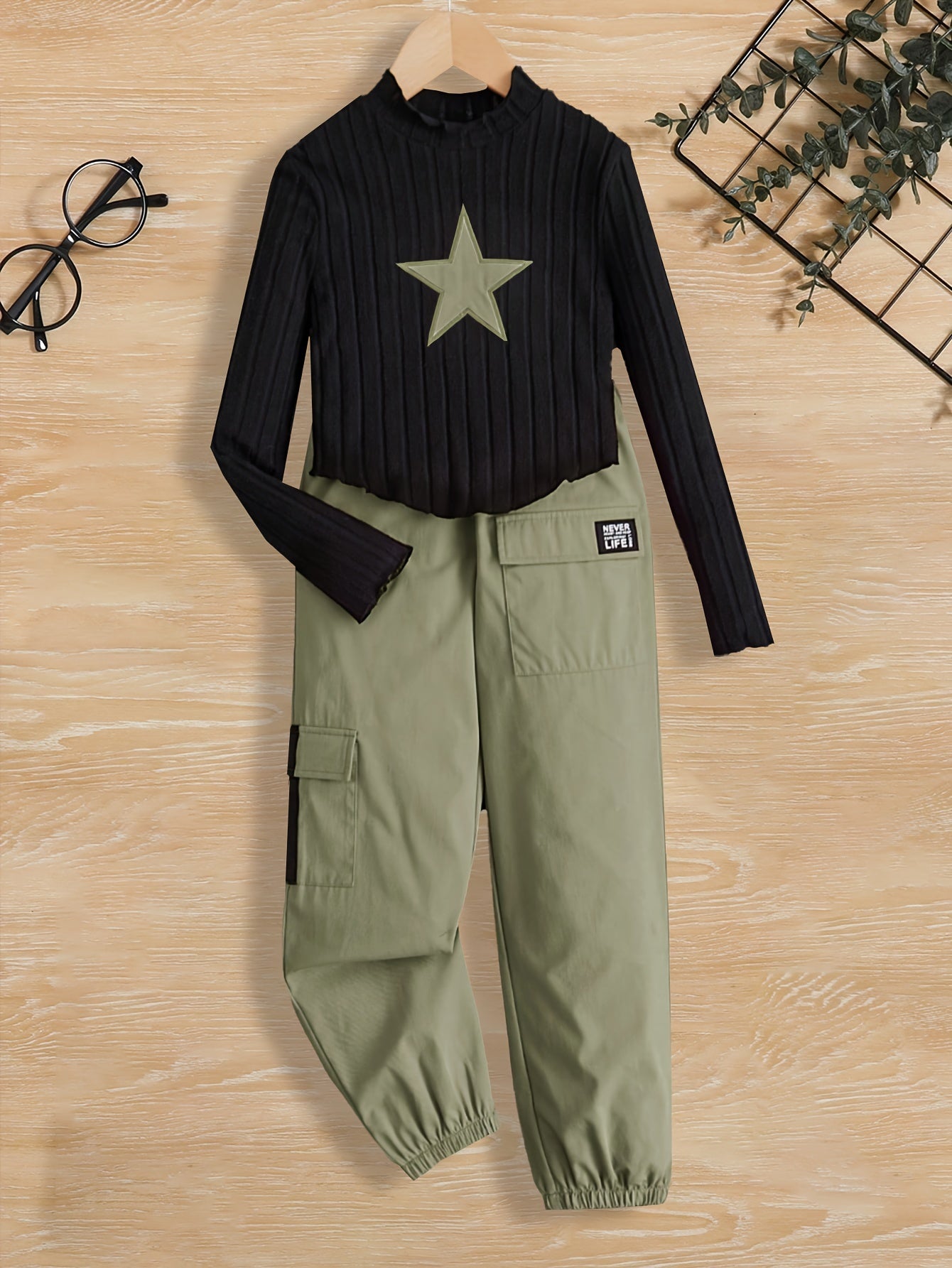 [Girls' Top Set] Girls' Fashion - Cartoon Embroidered Star Long Sleeve Top and Green Overalls Set - Perfect for Outdoor